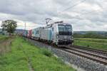 7193 202-7 ist mit einem Containerzug bei Retzbach-Z.am 16.09.2025 unterwegs.