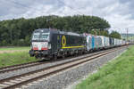 X4E -835(193 853-9) und 7193 903-0 sind am 16.09.2025 mit einem Aufliegerzug bei Retzbach-Z. in Richtung Süden unterwegs.