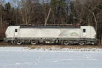 7193 322 Vectron TXLogistic am 6.1.2026 zwischen Zorneding und Eglharting.