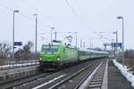 Flixtrain (ELL) 193 435 mit dem ab Halle (S) Hbf über die Thüringer Bahn umgeleiteten FLX 1341 von Berlin Hbf (tief) nach Basel Bad Bf, am 01.02.2026 in Vieselbach.