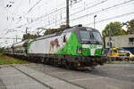 193 728  Luchs  fährt mit einem Kokszug nach Garching durch Emmerich in Richtung Oberhausen.

Emmerich 12.10.2024