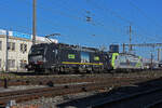 Doppeltraktion, mit den Loks 193 714-3 und 486 503-6 wird am 05.02.2026 in der Abstellanlage  beim Bahnhof Pratteln abgestellt..
