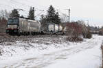 Mercitalia Rail S.r.l., Roma [I] mit MRCE Vectron  X4 E - 704  [NVR-Nummer: 91 80 6193 704-4 D-DISPO] am 18.2.26 bei Eglharting.