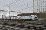 Doppeltraktion, mit den Siemens Vectron 193 113-8 und 193 306-6 durchfährt am 19.02.2026 den Bahnhof Pratteln.