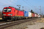 Vectron 6193 042 D-DISPO - ursprünglich für DB Cargo vorgesehen, jetzt im Eigentum von Beacon Rail -  am 02.03.2026 bei Eglharting mit vielen bunten Wägen.