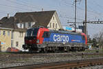 Siemens Vectron 193 058-5 durchfährt am 09.03.2026 solo den Bahnhof Pratteln.
