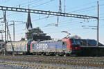 Siemens Vectron 193 078-3 durchfährt am 04.12.2025 den Bahnhof Kaiseraugst.