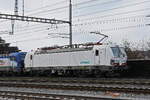Siemens Vectron 193 819-0 durchfährt am 10.03.2026 den Bahnhof Kaiseraugst.