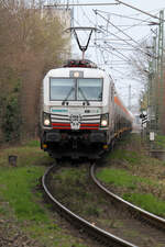 193 680 mit Kesseln und Sonderbemalung 222ste Vectron an European Locomotive Leasing Group (ELL) als Meilenstein der Partnerschaft. Am 22.3.26 bei Feldmoching fotografiert.
