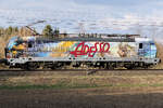 Vectron 193 128-6 von Adesso Rail bei Zorneding am 27.3.26.