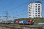 Doppeltraktion, mit den Siemens Vectron 193 077-5 und 193 061-9 durchfährt am 02.04.2026 den Bahnhof Pratteln.