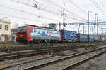 Siemens Vectron 193 472-8 durchfährt am 02.02.2026 den Bahnhof Pratteln.