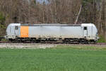 Northrail 193 921 am 11.4.26 bei Eglharting. Wasch mich ! Das hätten nach dem Winter so einige Loks nötig.
