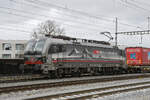 Siemens Vectron 193 541-0 durchfährt am 11.02.2026 den Bahnhof Kaiseraugst.