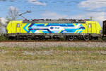 Die von WLC eingesetzte Alpha Trains 193 587 am 16.04.26 bei Feldmoching.