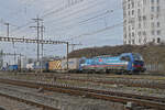 Siemens Vectron 193 523-8 durchfährt am 22.01.2026 den Bahnhof Pratteln.