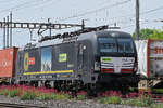 Siemens Vectron 193 713-5 durchfährt am 19.05.2026 den Bahnhof Pratteln.