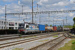 Siemens Vectron 193 109-6 durchfährt am 21.04.2026 den Bahnhof Kaiseraugst.