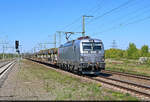 Die erste Siemens Vectron mit 7er-Ordnungsnummer: 7193 001-3 zieht leere Autotransportwagen der BLG Logistics Group AG & Co. KG durch den Bahnhof Angersdorf Richtung Halle Rosengarten.
Aufnahme vom Ende des Bahnsteigs 2/3.

🧰 Akiem S.A.S., vermietet an die Netzwerkbahn Sachsen GmbH (NeS)
🕓 13.5.2025 | 11:09 Uhr