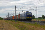 Mit einem Containerzug am Haken rollte 193 878 der BRCE am 07.07.26 durch Braschwitz Richtung Magdeburg.