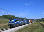 Die 193 012  Nina  traktionierte am Morgen des 22. August 2026 den Containerzug 41441 von Wundschuh (Cargo Terminal Graz S�d) nach Koper tovorna, und wurde dabei von mir auf ihrem Weg zum Adriahafen in Cirknica fotografiert.