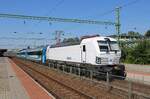 M�V-START 7193 631 (91 80 7193 631-7 D-ELOC) mit dem IC 877  Balaton  von Keszthely nach Budapest-D�li, am 01.08.2026 in Si�fok.