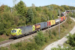 Alpha Trains 7 193 100 mit einem KLV-Zug auf der Nordtangente des Rangierbahnhofs M�nchen Nord, 19.08.2026