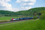 193 844 LokoTrain/EP Cargo mit einem Getreidezug bei Dollnstein Richtung Treuchtlingen, 09.05.2022