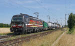 Gl�ck Auf ... wir sind das Ruhrgebiet.
Die kunterbunte durch Railcolor gestaltete Vectron 193 701 ist ein echter Hingucker.
Beide Seiten der Lokomotive zeigen unterschiedliche Motive aus dem Ruhrgebiet.
M�nchengladbach, 10.07.2026 