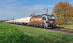 Schwarz Rot Gold  Der ''Deutschlandpiercer'' der SBB Cargo International, mit sch�nen Berliner Motiven,  ''Brandenburger Tor, Bundestag'' �berrascht am 05.11.2025 mit einem Kesselzug die Fotografen in