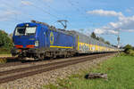 Blaue 193 806-5 von Beacon Rail   X4 E-806   mit Garagen am 17/9/26 bei Eglharting.