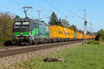 193 213 Ell mit vielen Hapag Lloyd Containern 193 213 am 25.9.26 bei Eglharting.
