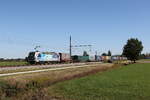 6193 810 von  RTB Cargo  mit einem  KLV  aus Salzburg kommend am 28. September 2026 bei �bersee am Chiemsee.