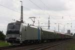 Railpool/BoxXpress 193 803 zog am 11.5.13 einen Fu�ballsonderzug durch Nievenheim.