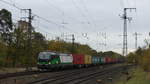 Eine ELL Vectron durchfährt den Darmstädter Knoten aus Aschaffenburg kommend in Richtung Weiterstadt und passiert hier gerade die Abzweigstelle Stockschneiße. Aufgenommen am 31.10.2018 16:58