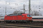 DB Lok 193 352-2 durchfährt solo den badischen Bahnhof.