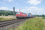 193 370-4 ist am 21.07.2021 mit einen Aufliegerzug bei Kerzell in Richtung Süden unterwegs.