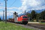 Zweimal Vectron: DB 193 313 und Lokomotion 193 775 durchfahren mit einem Güterzug den Bahnhof Rothenthurn nach Südwesten in Richtung Villach.