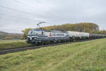 193 828-1 ist am 27.10.202 mit einem Kesselzug in Richtung Süden bei Himmelstadt unterwegs.