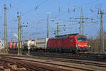 Siemens Vectron 193 304-3 der DB durchfährt den badischen Bahnhof. Die Aufnahme stammt vom 22.12.2021.