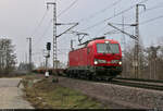 Einen Containerzug ohne Container bespannte 193 396-9 (Siemens Vectron), als sie im letzten Licht durch Magdeburg Herrenkrug Richtung Biederitz rollt.