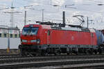 Siemens Vectron 193 352-2 der DB durchfährt den badischen Bahnhof.