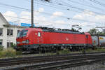 Siemens Vectron 193 323-3 der DB durchfährt am 16.06.2023 den Bahnhof Pratteln.