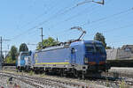 Am 13.08.2026 schleppt die Siemens Vectron 193 805-7 die Em 837 804-4 zum Bahnhof Kaiseraugst.