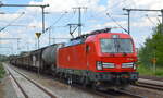 DB Cargo AG [D] mit  193 387  [NVR-Nummer: 91 80 6193 387-8 D-DB] und gemischten Güterzug am 02.06.21 Durchfahrt Bf.