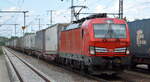 DB Cargo AG [D] mit  193 341  [NVR-Nummer: 91 80 6193 341-5 D-DB] und Taschenwagenzug am 02.06.21 Durchfahrt Bf.