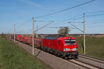 Mit einem gemischten Güterzug ist 193 367 von DB Cargo am 04.04.2023 in Richtung Magdeburg unterwegs. Fotografiert an der KBS 310 zwischen Niederndodeleben und Magdeburg. 