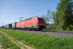 193 339-9 zu sehen mit einem Aufliegerzug am 30.04.2024 bei Himmelstadt.