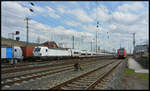 Auf Probefahrt: Eingerahmt von zwei Zügen passierte ELL 193 441-3 mit einem 21-teiligen ICE-L (Talgo) am 02.04.2025 den Würzburger Hbf.