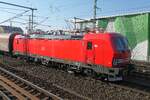 193 014 mit einem typischen DB-Cargo-Zug bei der Durchfahrt durch Dresden-Freiberger Straße Richtung Dresden-Neustadt im Februar 2026; der Zug hatte mehrere  viereckige Räder , bei der Durchfahrt durch die Nordhalle in Dresden Hauptbahnhof muß es gewaltig gescheppert haben. 